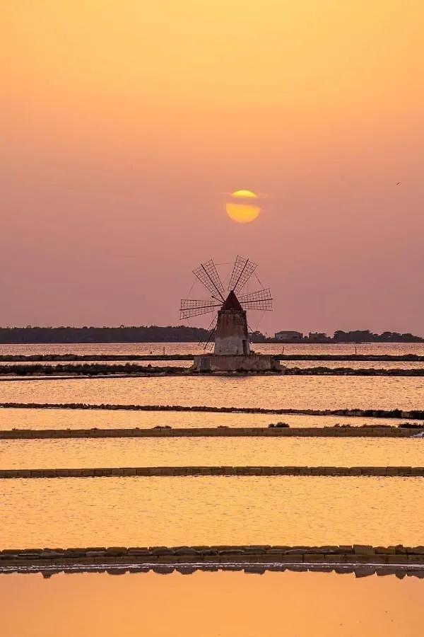 Lumie Dello Stagnone Holiday Apartments مارسالا 0*,